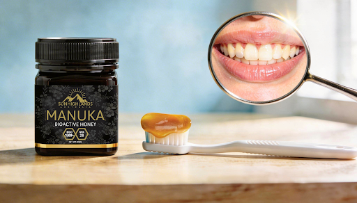Miel de Manuka pour les dents et les gencives : un édulcorant naturel peut-il lutter contre les caries ?